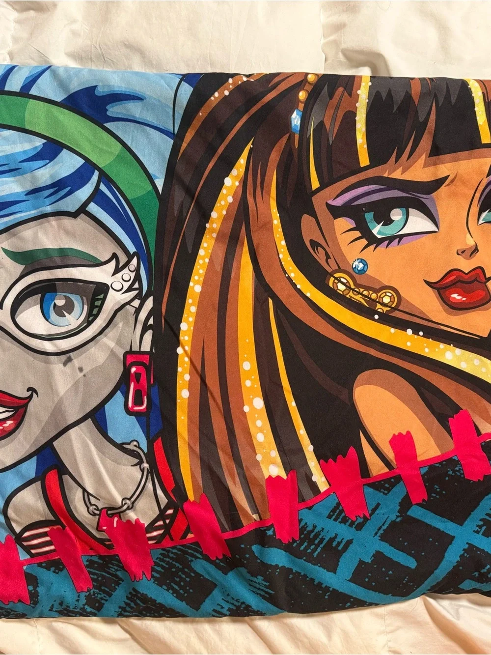 Monster High twin bedset. Comforter, fitted sheet, top sheet, pillowcase RARE